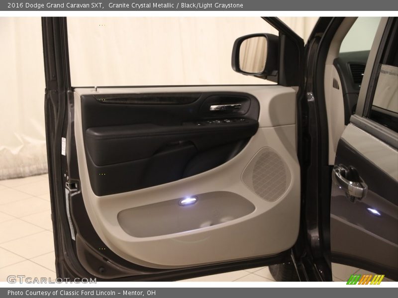 Granite Crystal Metallic / Black/Light Graystone 2016 Dodge Grand Caravan SXT