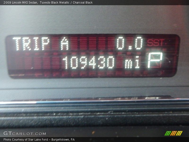 Tuxedo Black Metallic / Charcoal Black 2009 Lincoln MKS Sedan