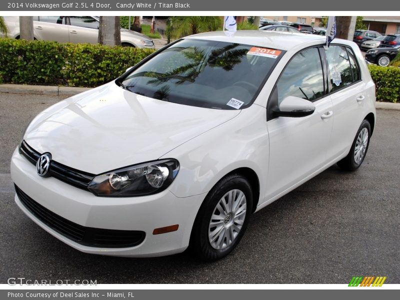 Candy White / Titan Black 2014 Volkswagen Golf 2.5L 4 Door