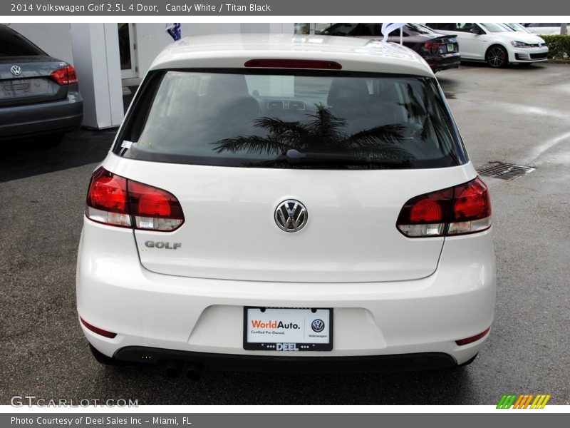 Candy White / Titan Black 2014 Volkswagen Golf 2.5L 4 Door