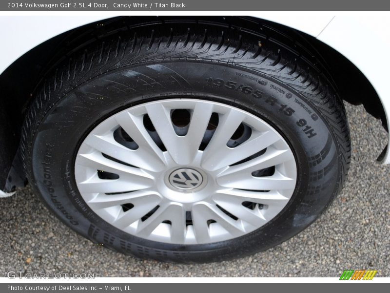 Candy White / Titan Black 2014 Volkswagen Golf 2.5L 4 Door