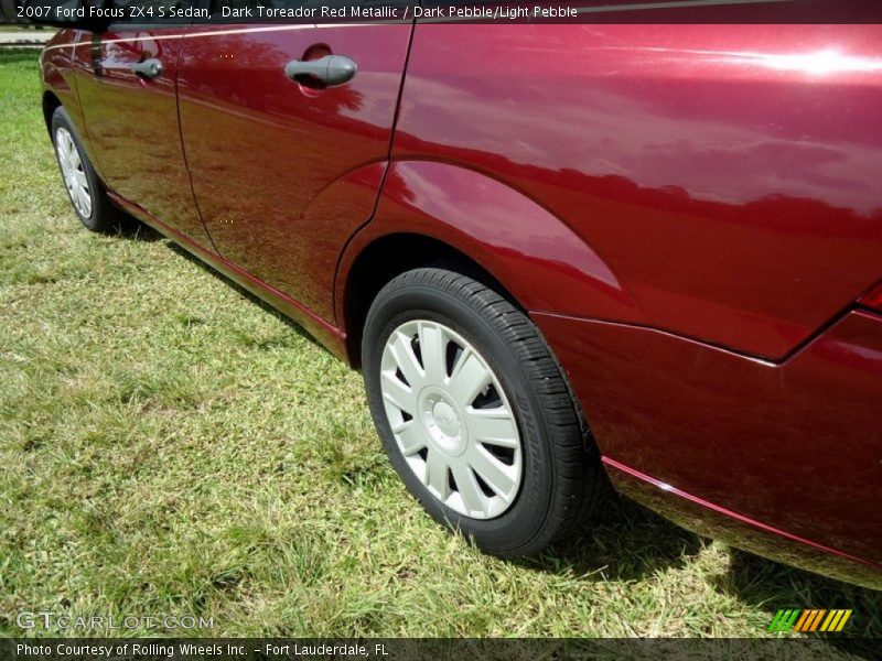 Dark Toreador Red Metallic / Dark Pebble/Light Pebble 2007 Ford Focus ZX4 S Sedan