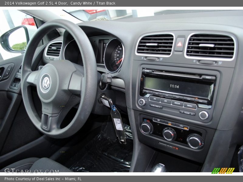 Candy White / Titan Black 2014 Volkswagen Golf 2.5L 4 Door