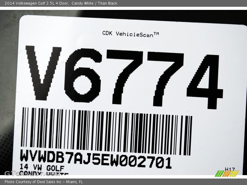 Candy White / Titan Black 2014 Volkswagen Golf 2.5L 4 Door