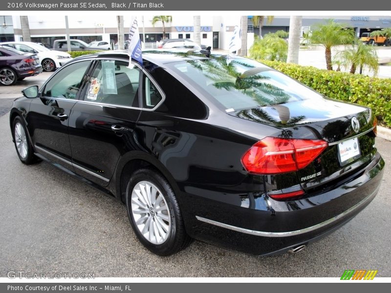 Black / Titan Black 2016 Volkswagen Passat SE Sedan