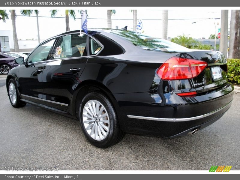Black / Titan Black 2016 Volkswagen Passat SE Sedan