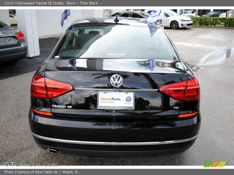 Black / Titan Black 2016 Volkswagen Passat SE Sedan