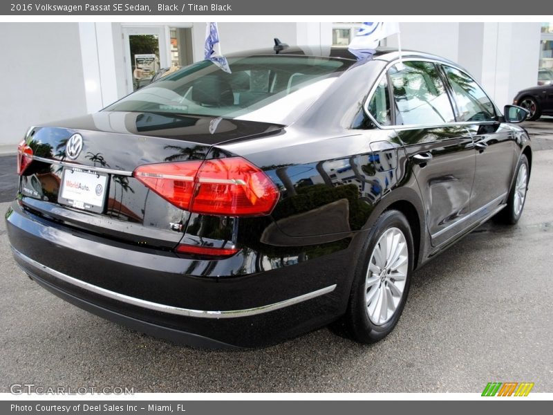 Black / Titan Black 2016 Volkswagen Passat SE Sedan