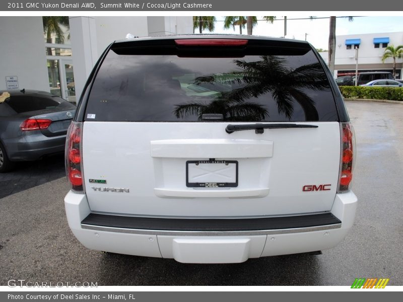 Summit White / Cocoa/Light Cashmere 2011 GMC Yukon Denali AWD