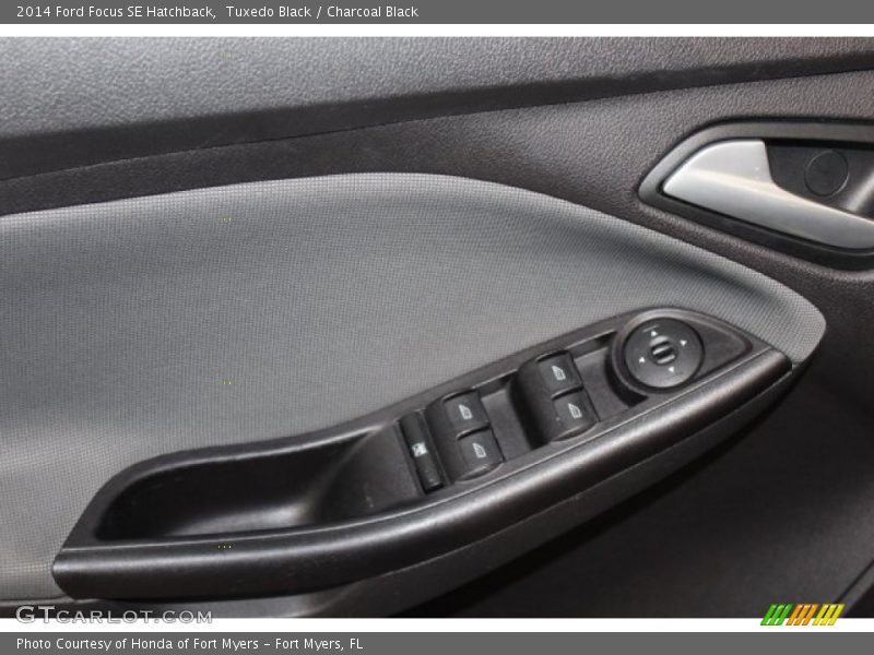 Tuxedo Black / Charcoal Black 2014 Ford Focus SE Hatchback