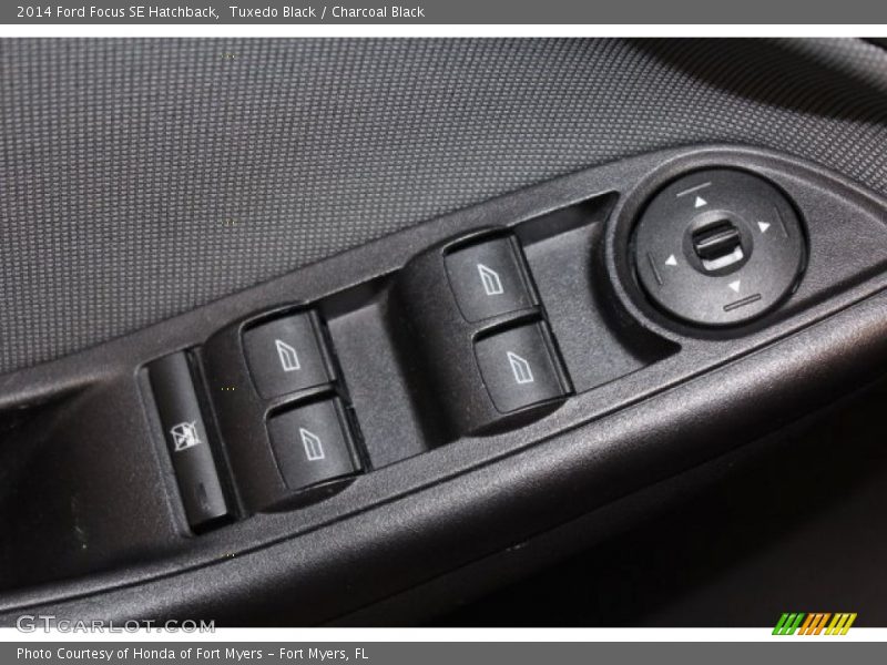 Tuxedo Black / Charcoal Black 2014 Ford Focus SE Hatchback