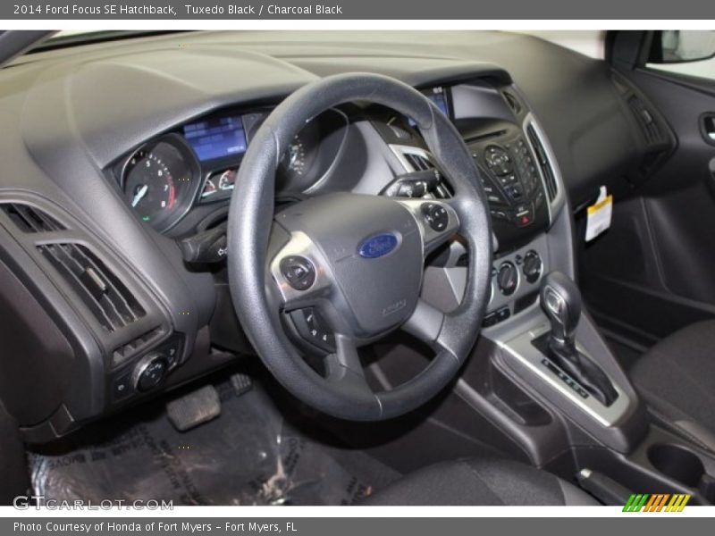 Tuxedo Black / Charcoal Black 2014 Ford Focus SE Hatchback