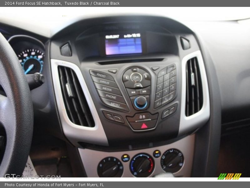 Tuxedo Black / Charcoal Black 2014 Ford Focus SE Hatchback