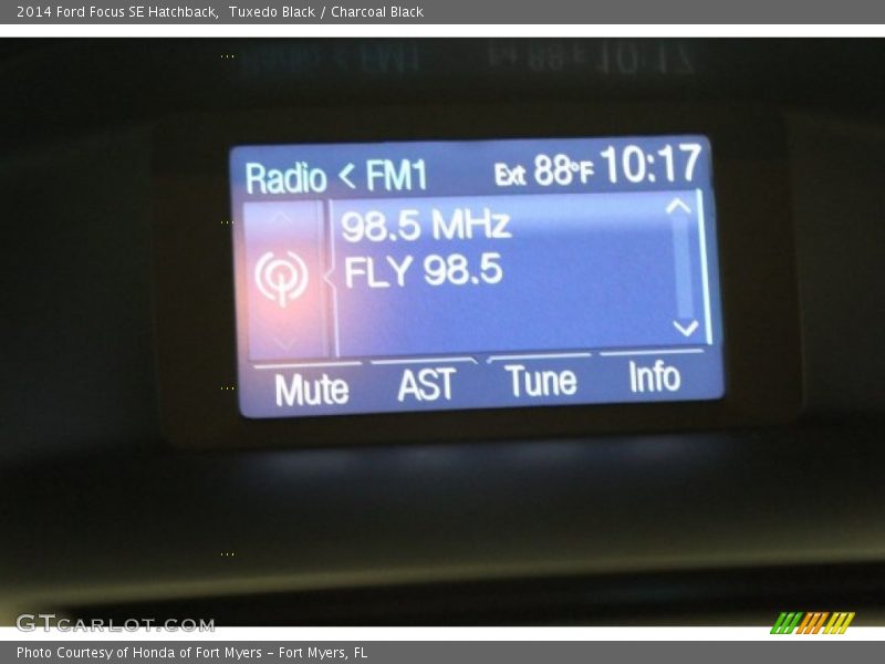 Tuxedo Black / Charcoal Black 2014 Ford Focus SE Hatchback