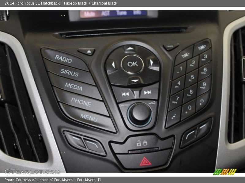 Tuxedo Black / Charcoal Black 2014 Ford Focus SE Hatchback