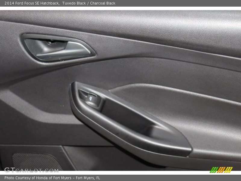 Tuxedo Black / Charcoal Black 2014 Ford Focus SE Hatchback