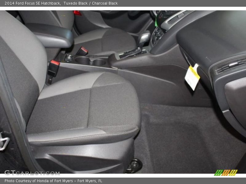 Tuxedo Black / Charcoal Black 2014 Ford Focus SE Hatchback