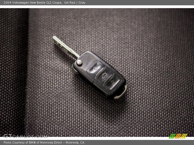 Uni Red / Gray 2004 Volkswagen New Beetle GLS Coupe