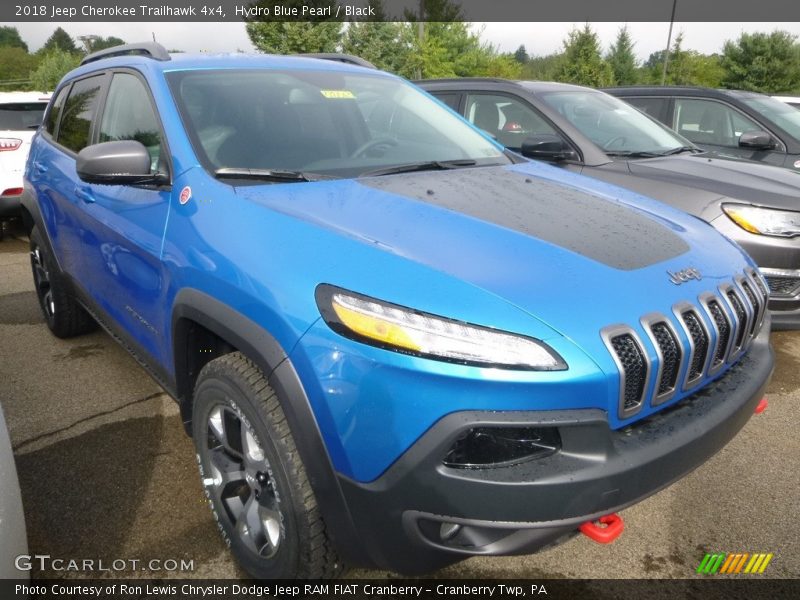 Front 3/4 View of 2018 Cherokee Trailhawk 4x4