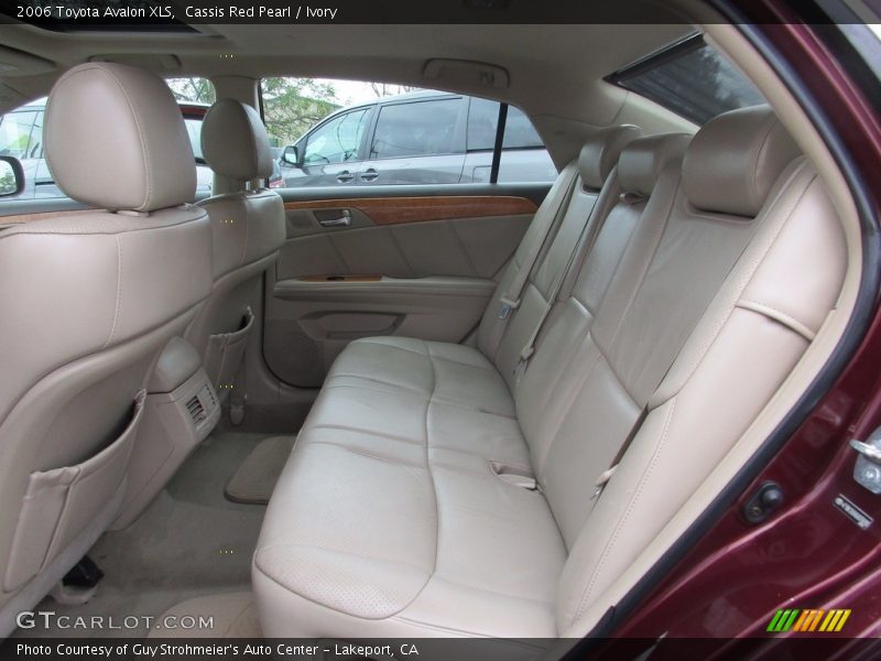 Cassis Red Pearl / Ivory 2006 Toyota Avalon XLS