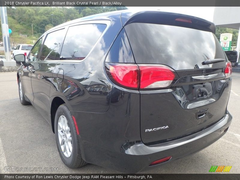 Brilliant Black Crystal Pearl / Black/Alloy 2018 Chrysler Pacifica LX