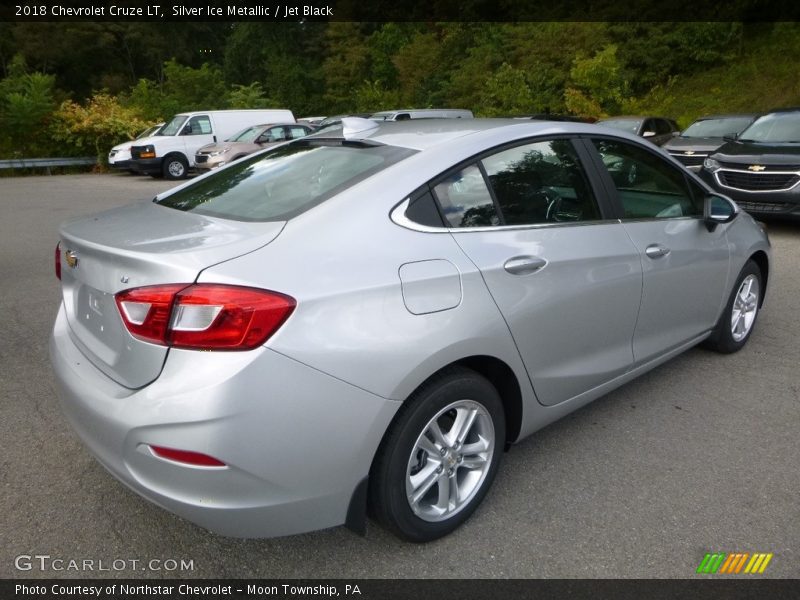 Silver Ice Metallic / Jet Black 2018 Chevrolet Cruze LT