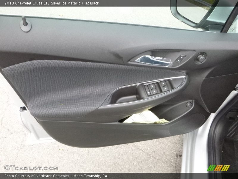 Silver Ice Metallic / Jet Black 2018 Chevrolet Cruze LT