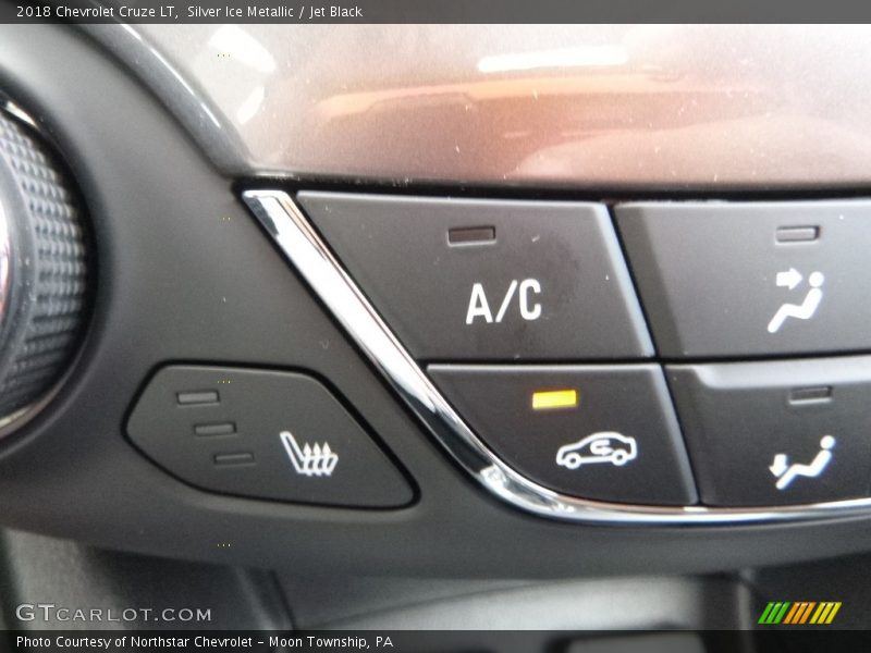 Silver Ice Metallic / Jet Black 2018 Chevrolet Cruze LT