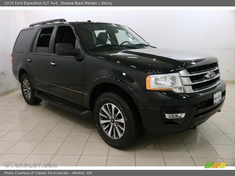 Front 3/4 View of 2016 Expedition XLT 4x4