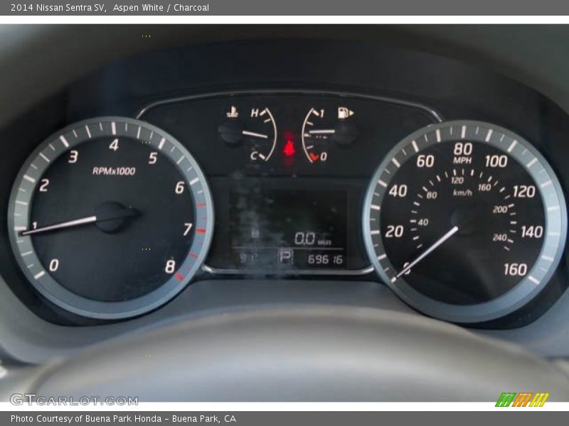 Aspen White / Charcoal 2014 Nissan Sentra SV