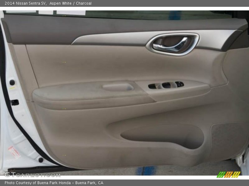 Aspen White / Charcoal 2014 Nissan Sentra SV