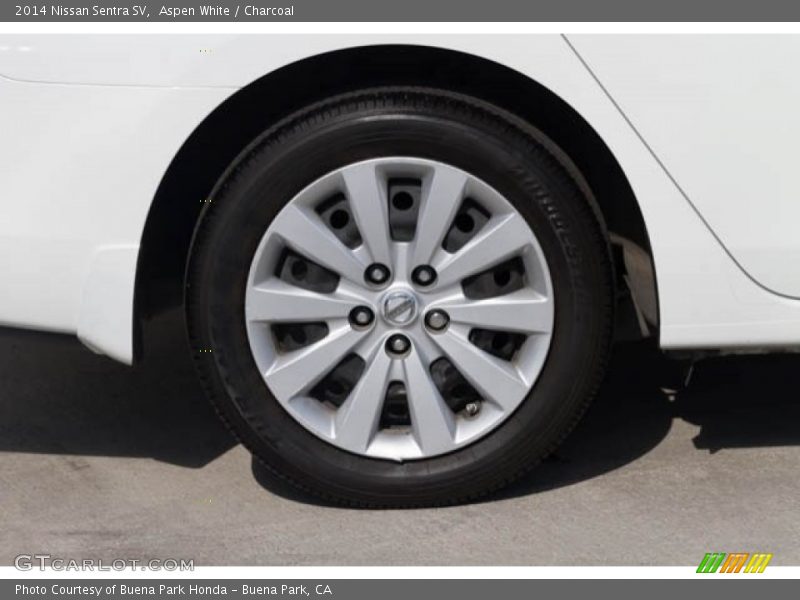 Aspen White / Charcoal 2014 Nissan Sentra SV