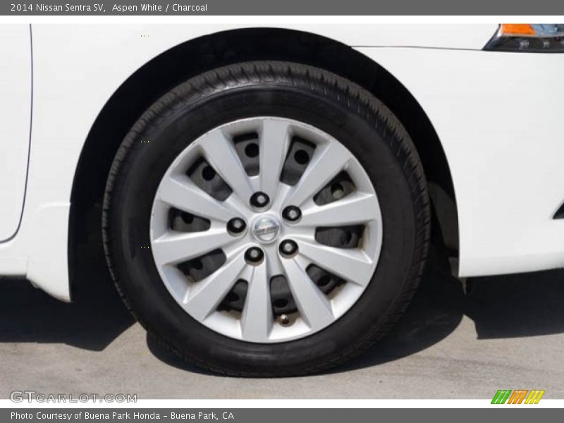 Aspen White / Charcoal 2014 Nissan Sentra SV