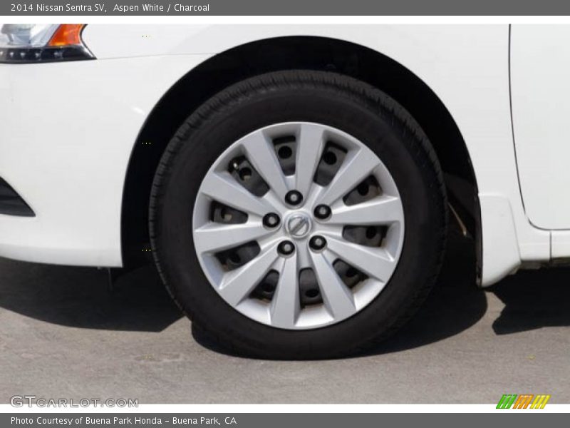 Aspen White / Charcoal 2014 Nissan Sentra SV