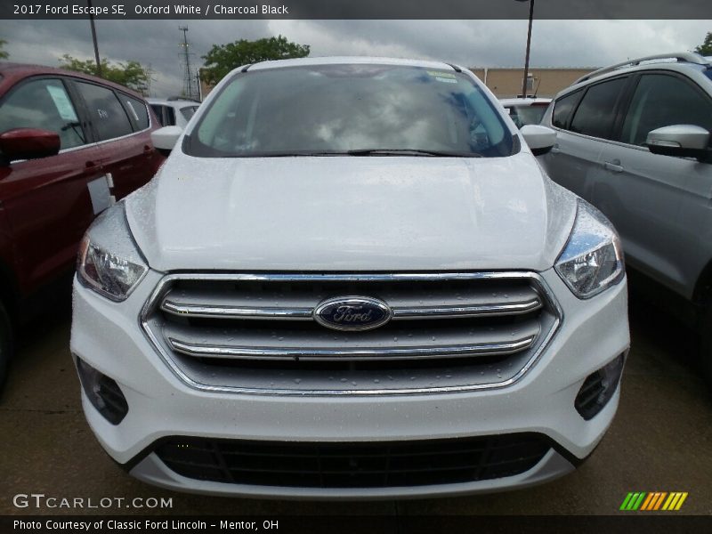 Oxford White / Charcoal Black 2017 Ford Escape SE