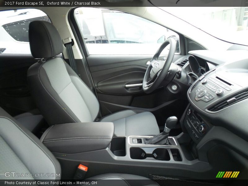 Oxford White / Charcoal Black 2017 Ford Escape SE