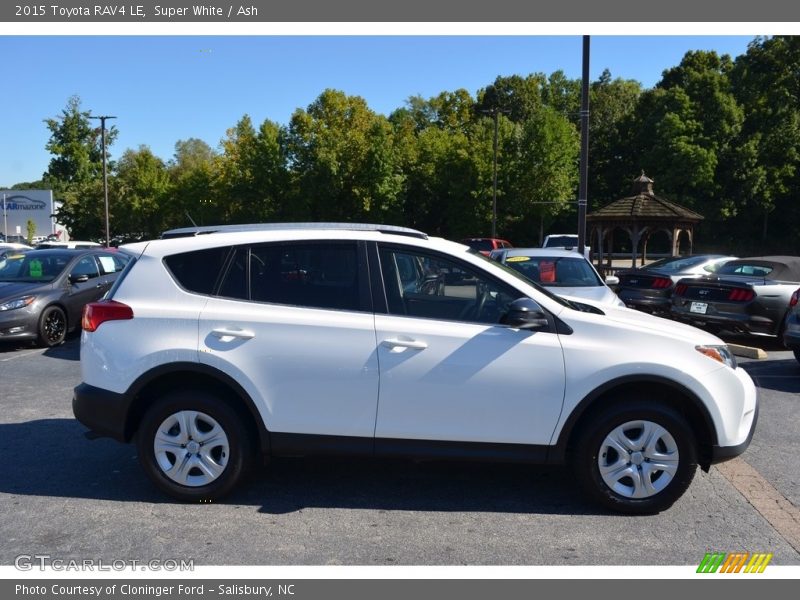 Super White / Ash 2015 Toyota RAV4 LE