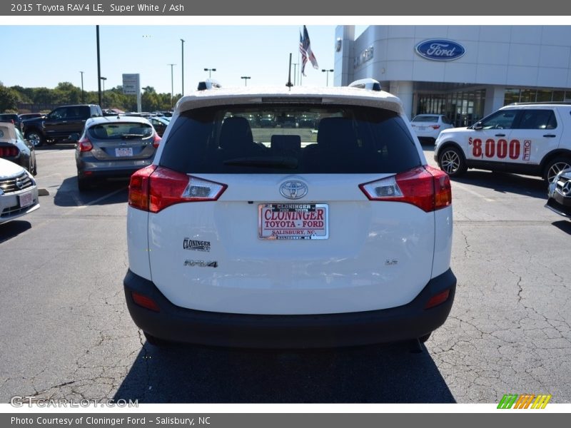 Super White / Ash 2015 Toyota RAV4 LE