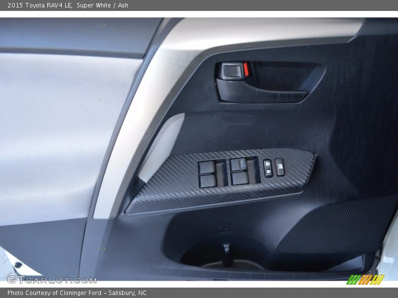 Super White / Ash 2015 Toyota RAV4 LE