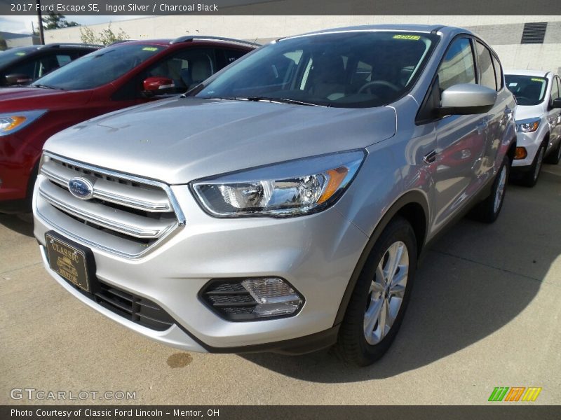 Ingot Silver / Charcoal Black 2017 Ford Escape SE