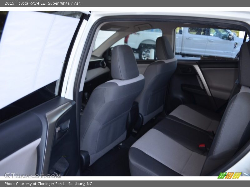 Super White / Ash 2015 Toyota RAV4 LE