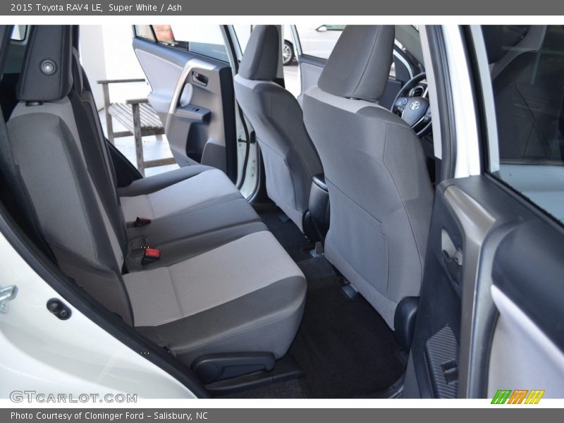 Super White / Ash 2015 Toyota RAV4 LE