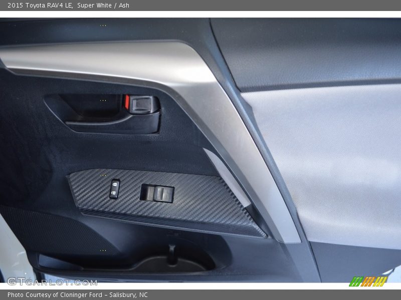 Super White / Ash 2015 Toyota RAV4 LE
