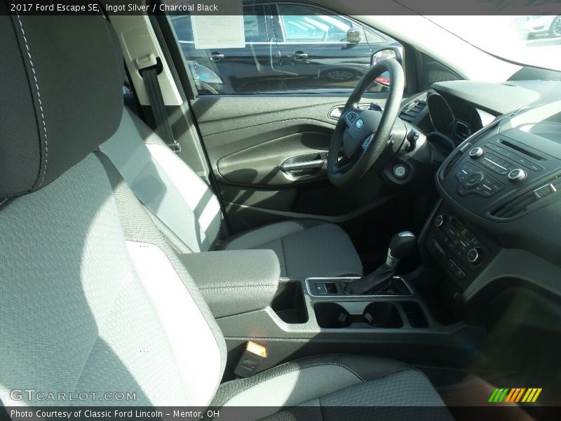 Ingot Silver / Charcoal Black 2017 Ford Escape SE
