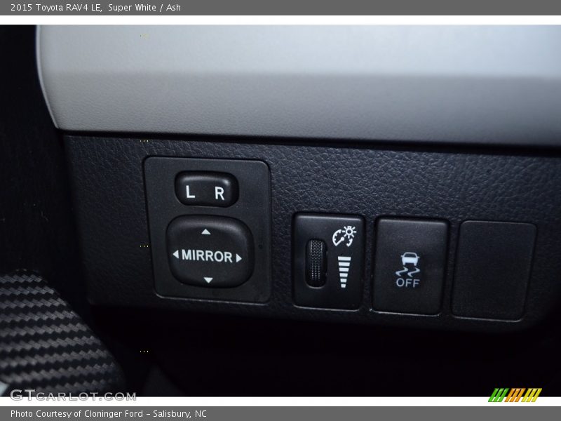 Super White / Ash 2015 Toyota RAV4 LE