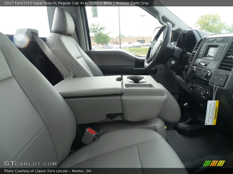 Oxford White / Medium Earth Gray 2017 Ford F250 Super Duty XL Regular Cab 4x4