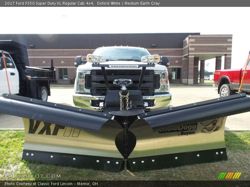 Oxford White / Medium Earth Gray 2017 Ford F350 Super Duty XL Regular Cab 4x4