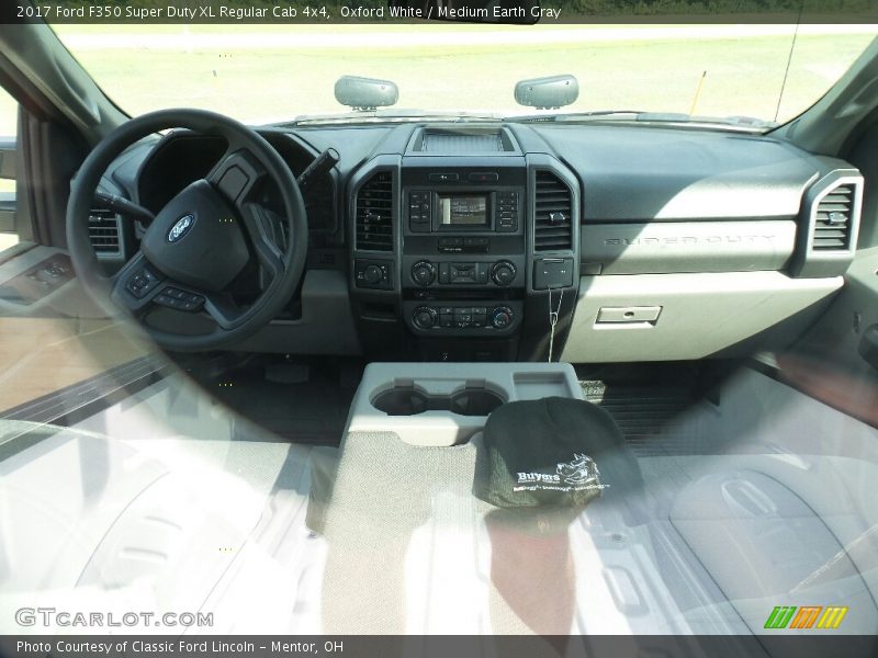 Oxford White / Medium Earth Gray 2017 Ford F350 Super Duty XL Regular Cab 4x4