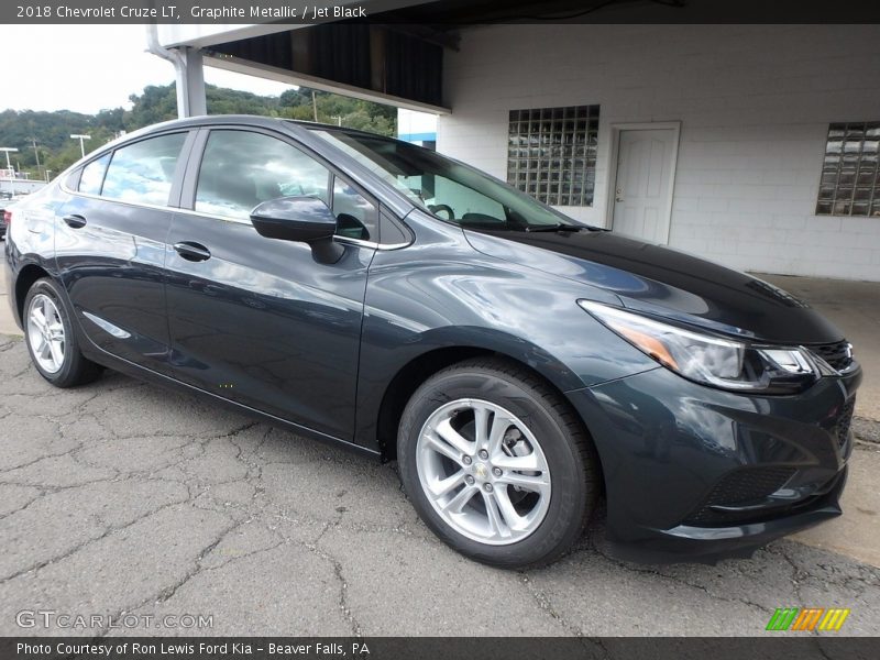 Front 3/4 View of 2018 Cruze LT