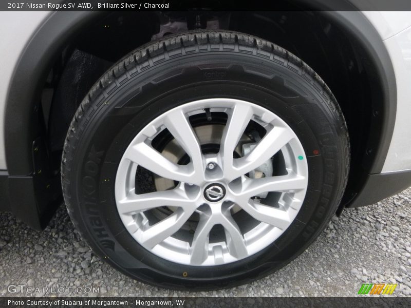 Brilliant Silver / Charcoal 2017 Nissan Rogue SV AWD
